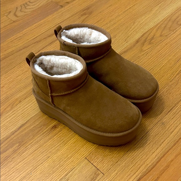 UGG classic ultra mini platform in chesnut - Picture 1 of 3